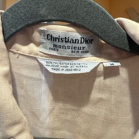 Dior elegant men's shirt you can wear it on the beach or something formal - Picture 3 of 9